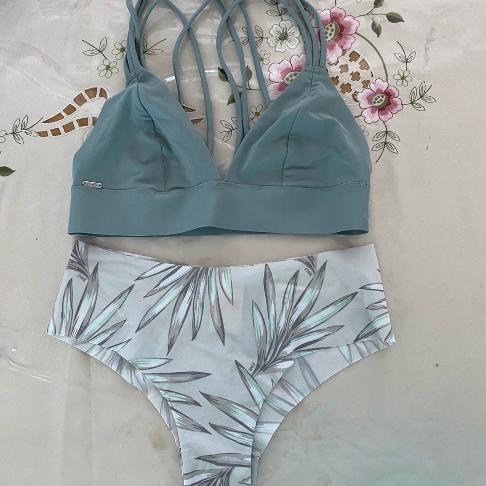 SALE‼️ New XS VS PINK Bralette + S cheekster panty